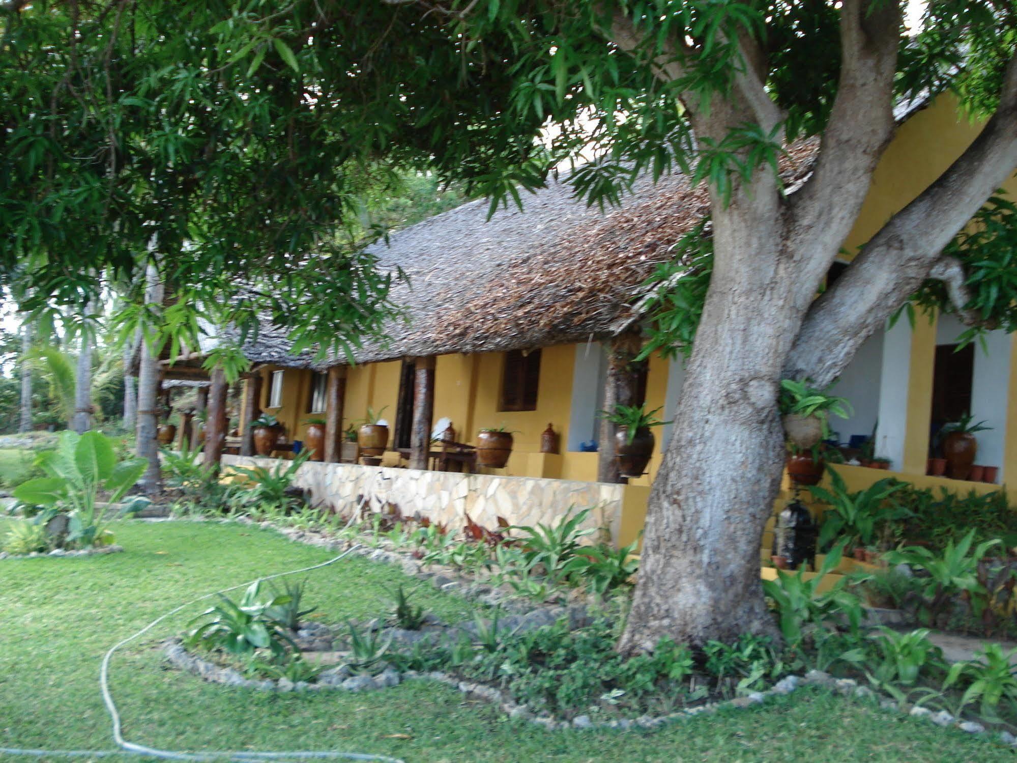 Kinasi Lodge Utende ภายนอก รูปภาพ