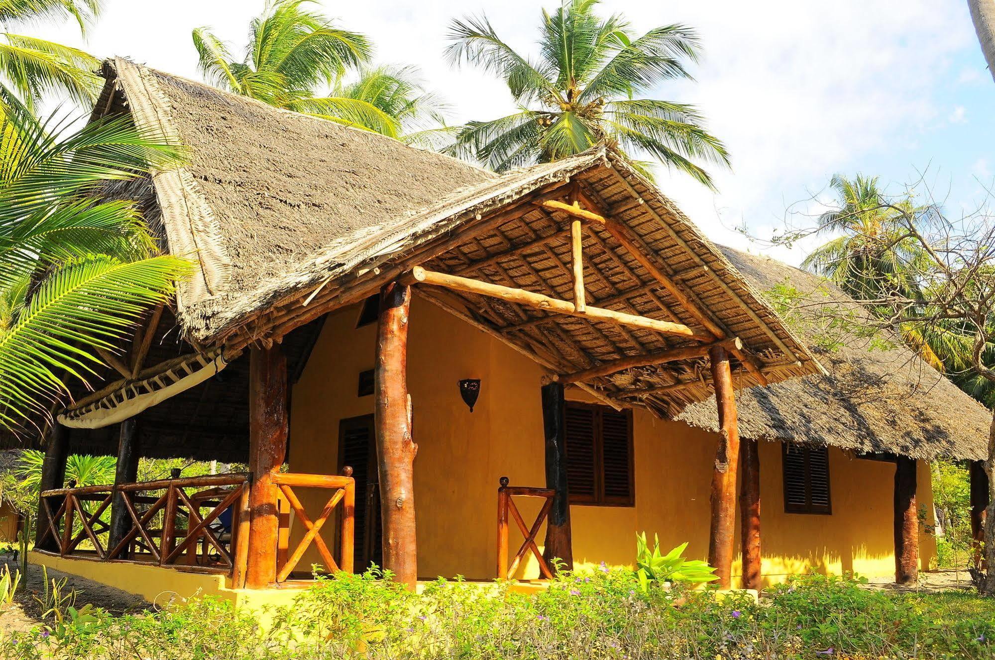 Kinasi Lodge Utende ภายนอก รูปภาพ