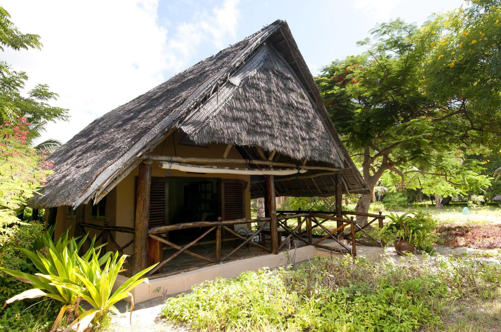 Kinasi Lodge Utende ภายนอก รูปภาพ