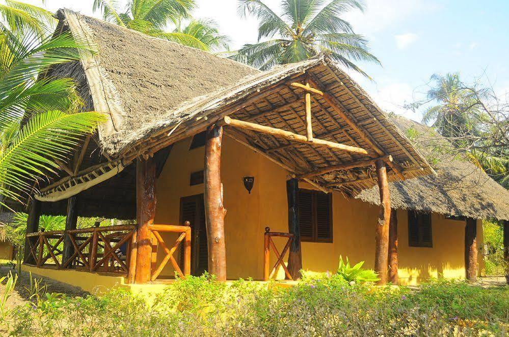 Kinasi Lodge Utende ภายนอก รูปภาพ
