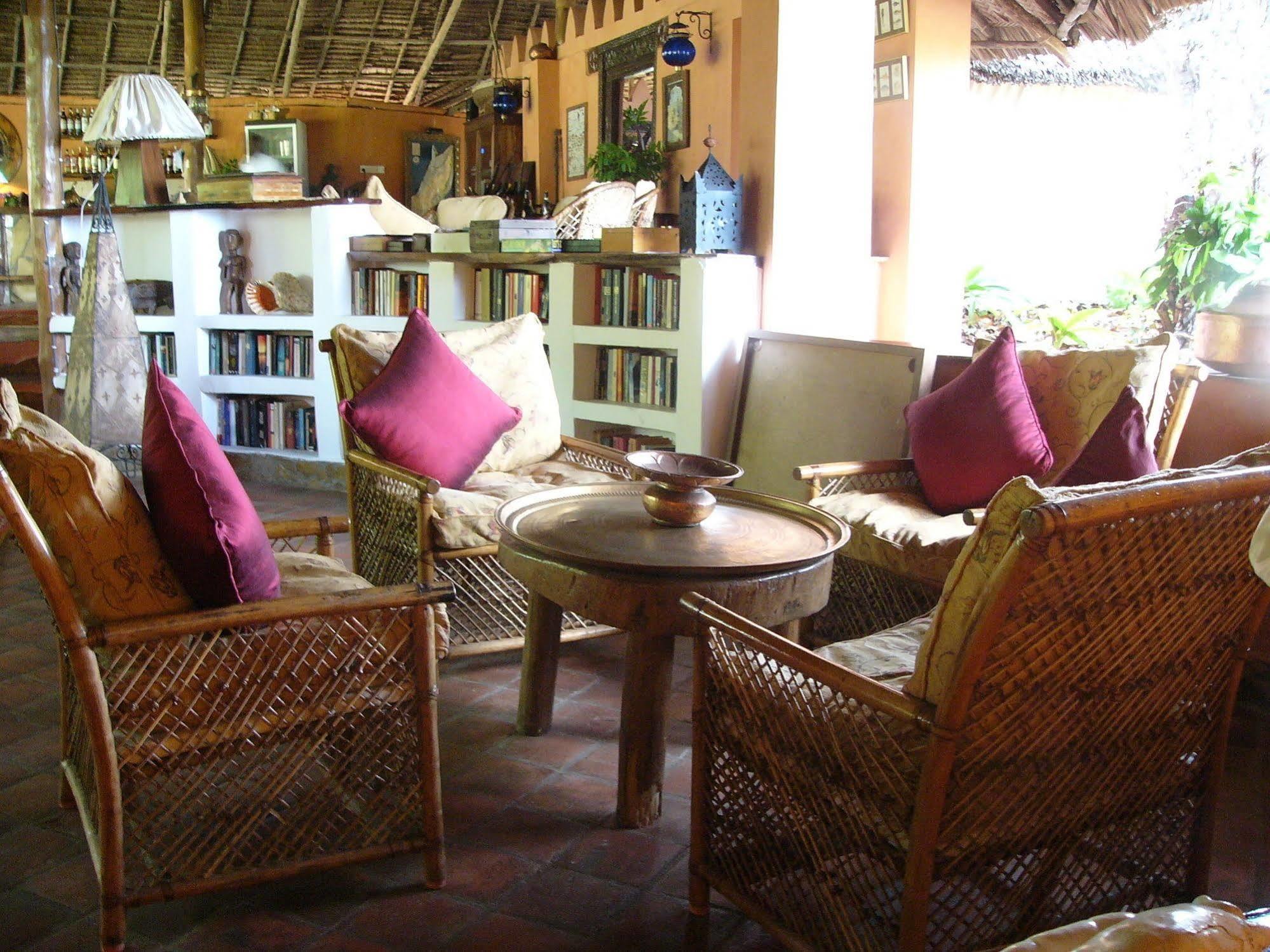 Kinasi Lodge Utende ภายนอก รูปภาพ