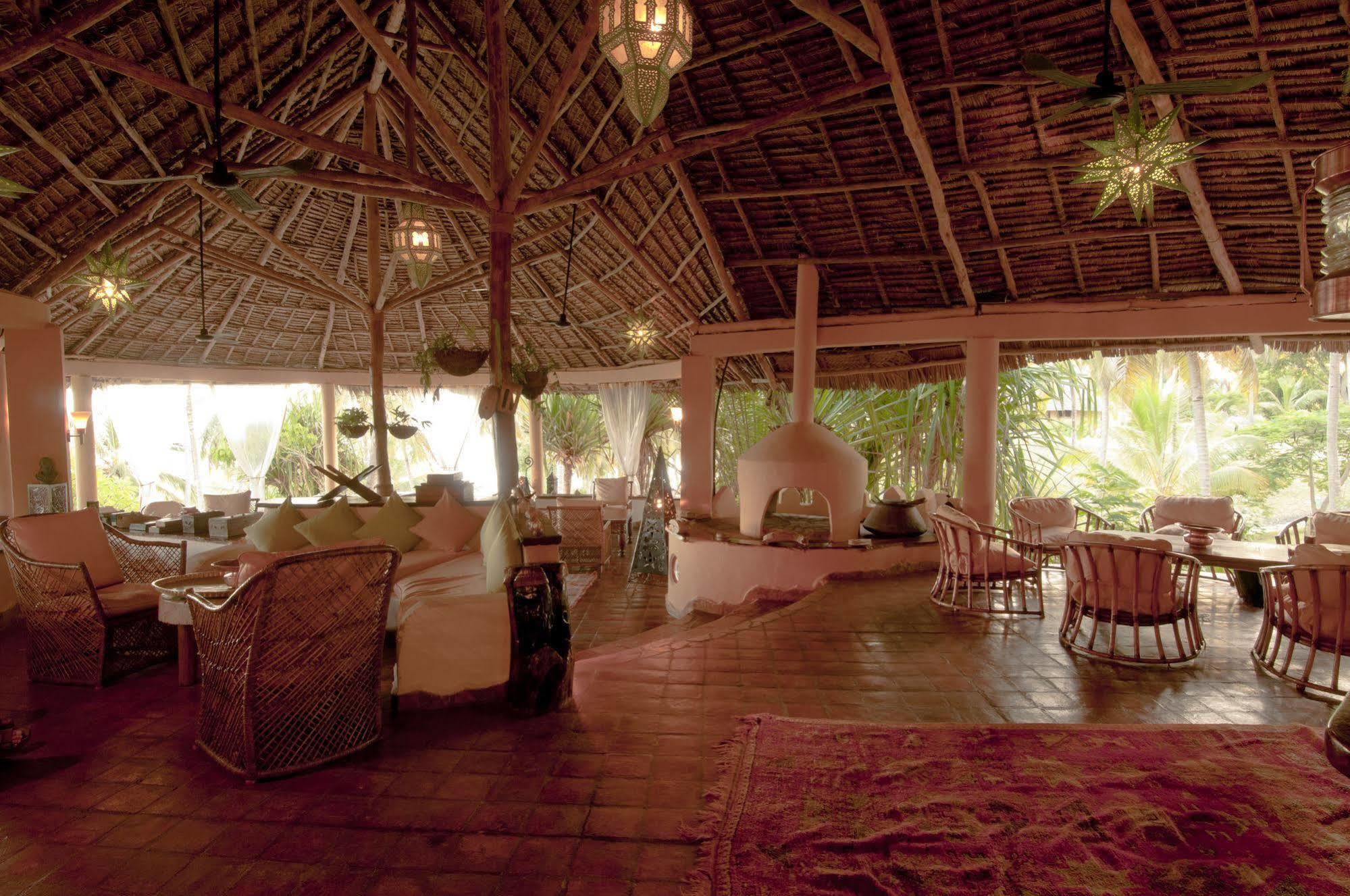Kinasi Lodge Utende ภายนอก รูปภาพ