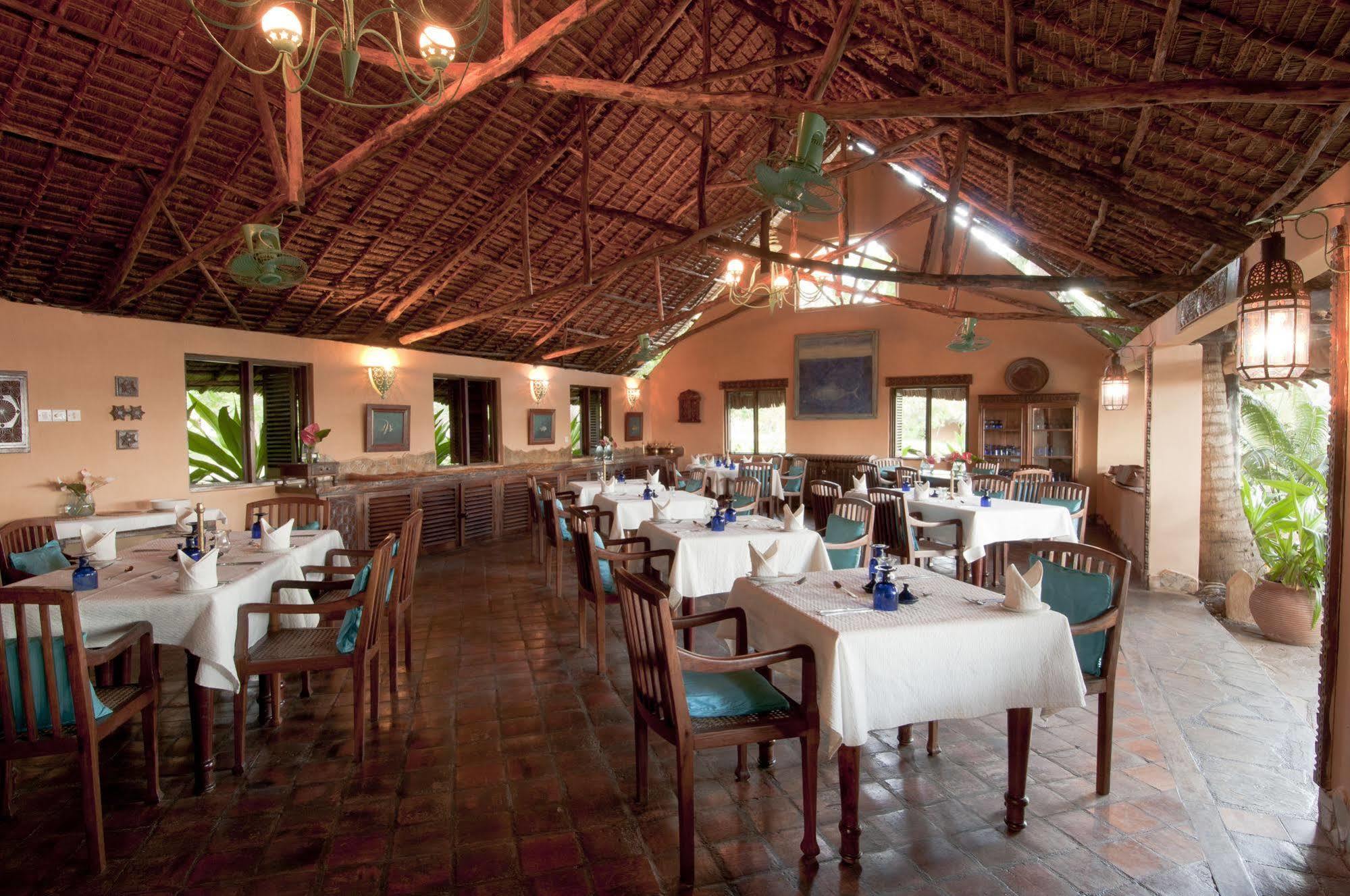 Kinasi Lodge Utende ภายนอก รูปภาพ