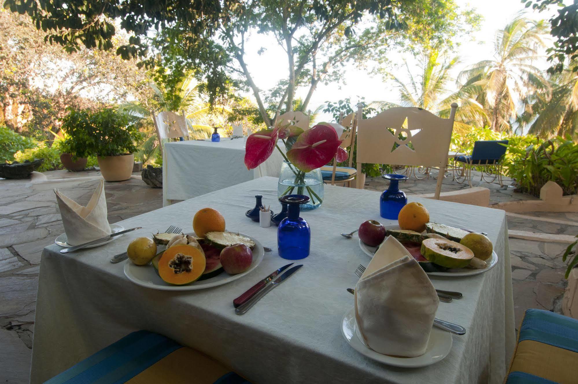 Kinasi Lodge Utende ภายนอก รูปภาพ