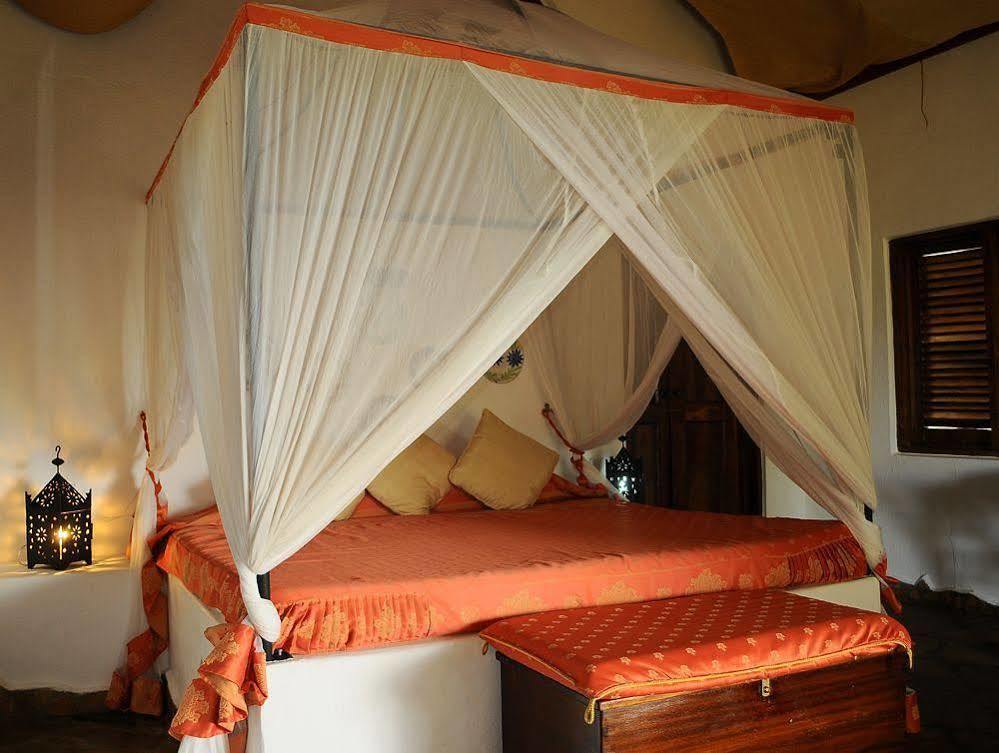 Kinasi Lodge Utende ภายนอก รูปภาพ