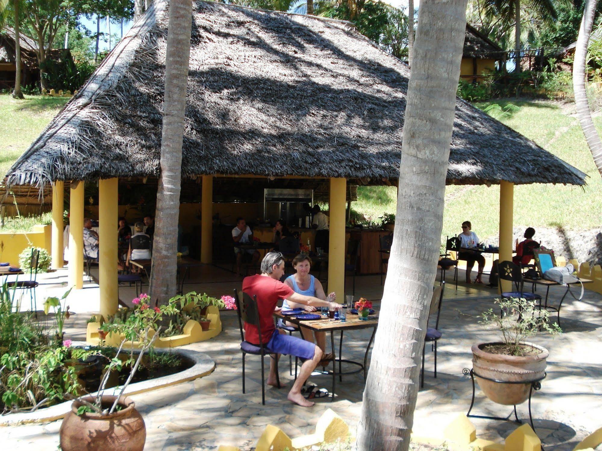 Kinasi Lodge Utende ภายนอก รูปภาพ
