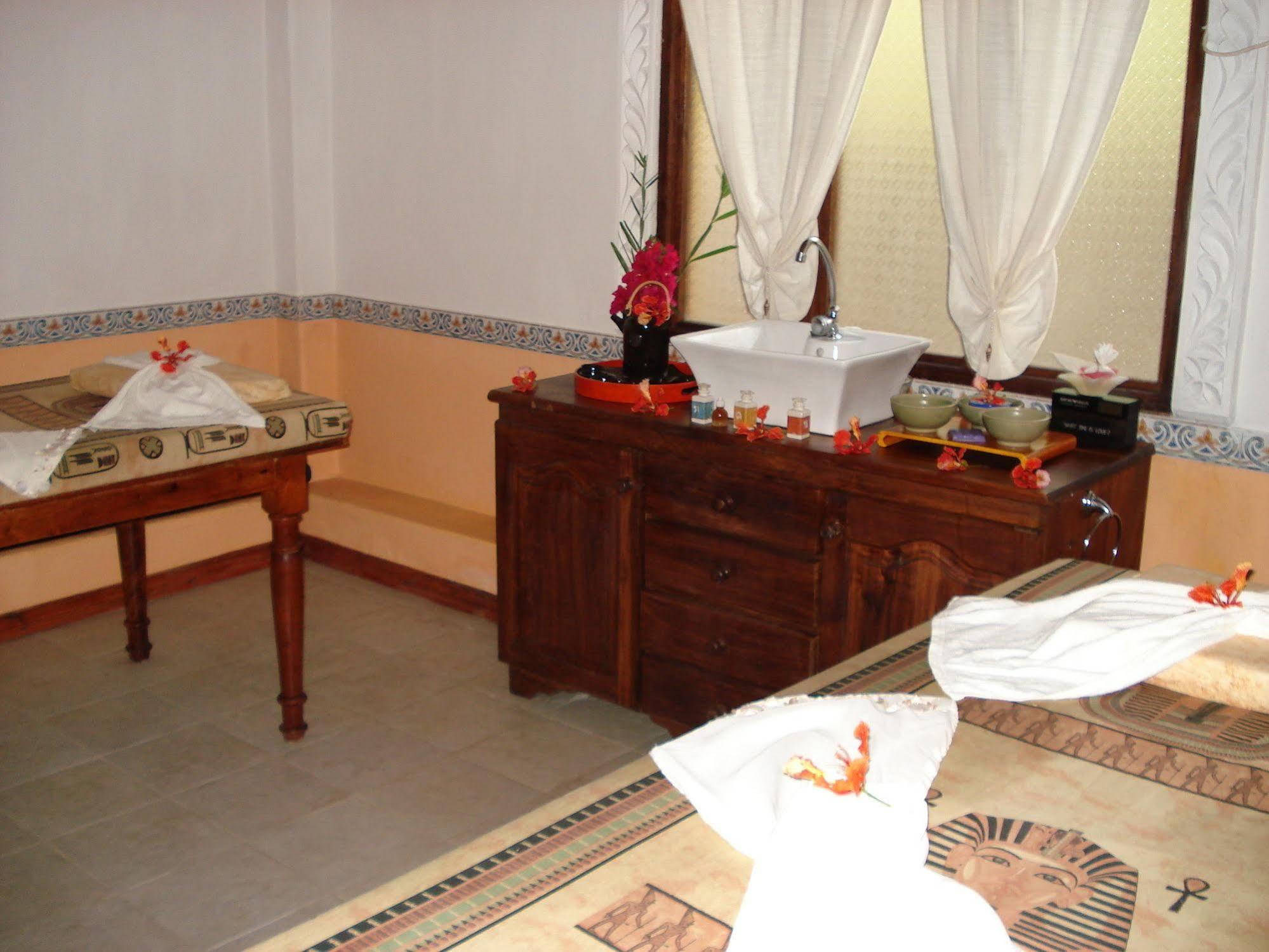 Kinasi Lodge Utende ภายนอก รูปภาพ