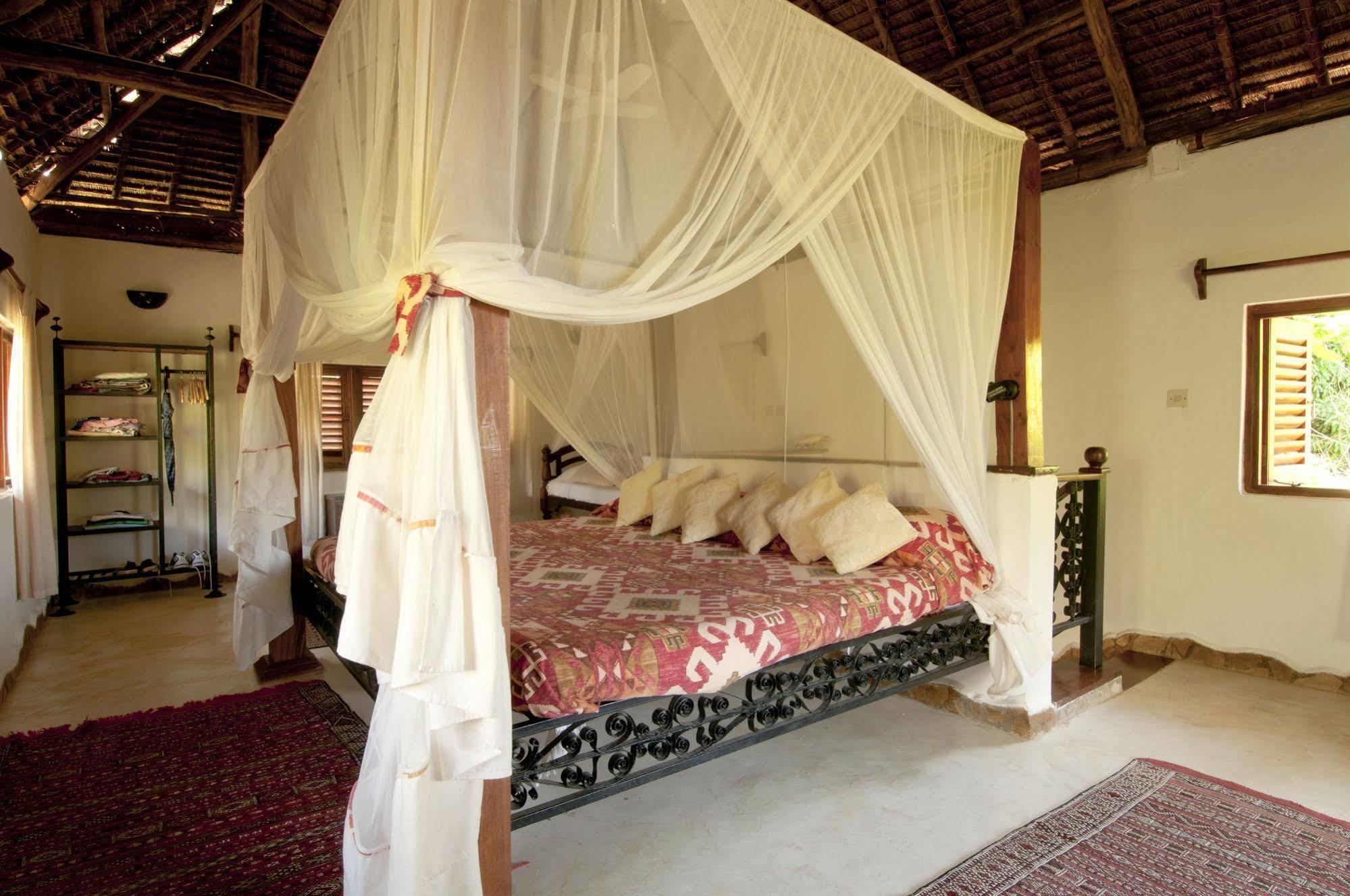 Kinasi Lodge Utende ภายนอก รูปภาพ