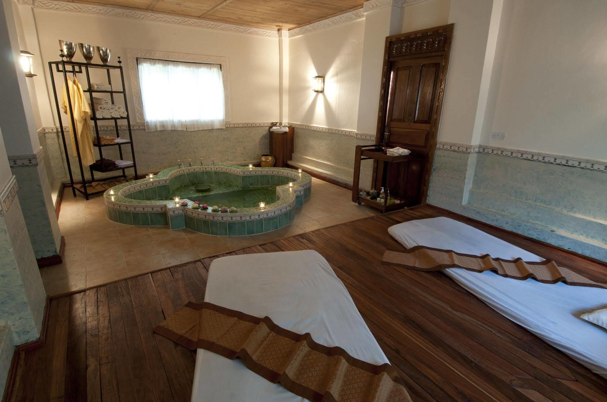 Kinasi Lodge Utende ภายนอก รูปภาพ