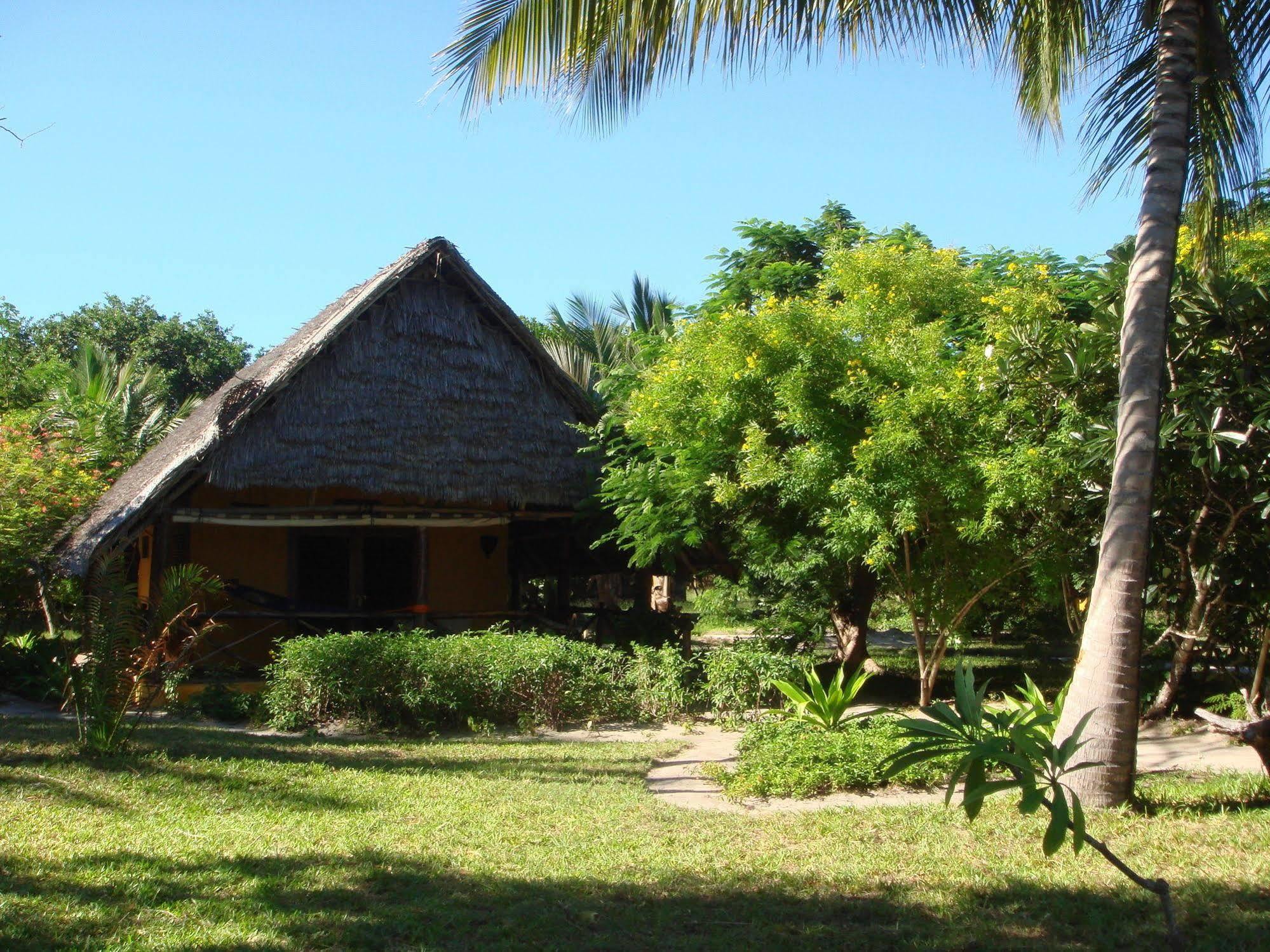 Kinasi Lodge Utende ภายนอก รูปภาพ