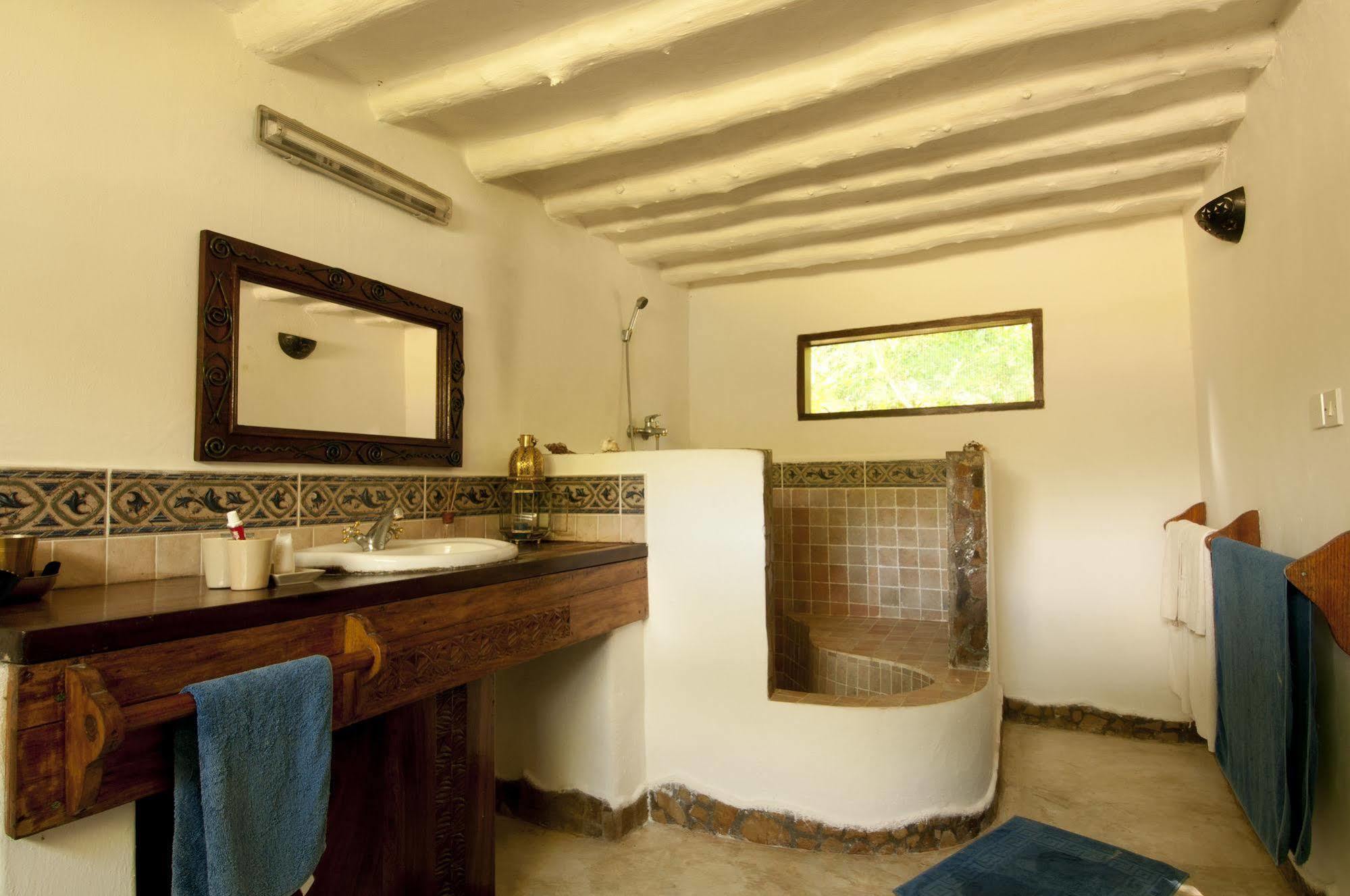 Kinasi Lodge Utende ภายนอก รูปภาพ